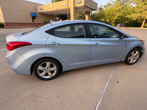 Used 2012 Hyundai Elantra GLS w/ Preferred Pkg 3 FWD image 2