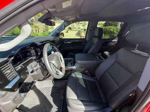 Used 2023 Chevrolet Silverado 1500 LT Trail Boss w/ Convenience Package II image 11