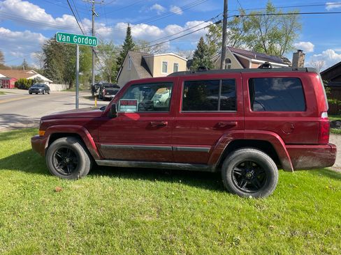 Used 2008 Jeep Commander Sport AWD/4WD image 4