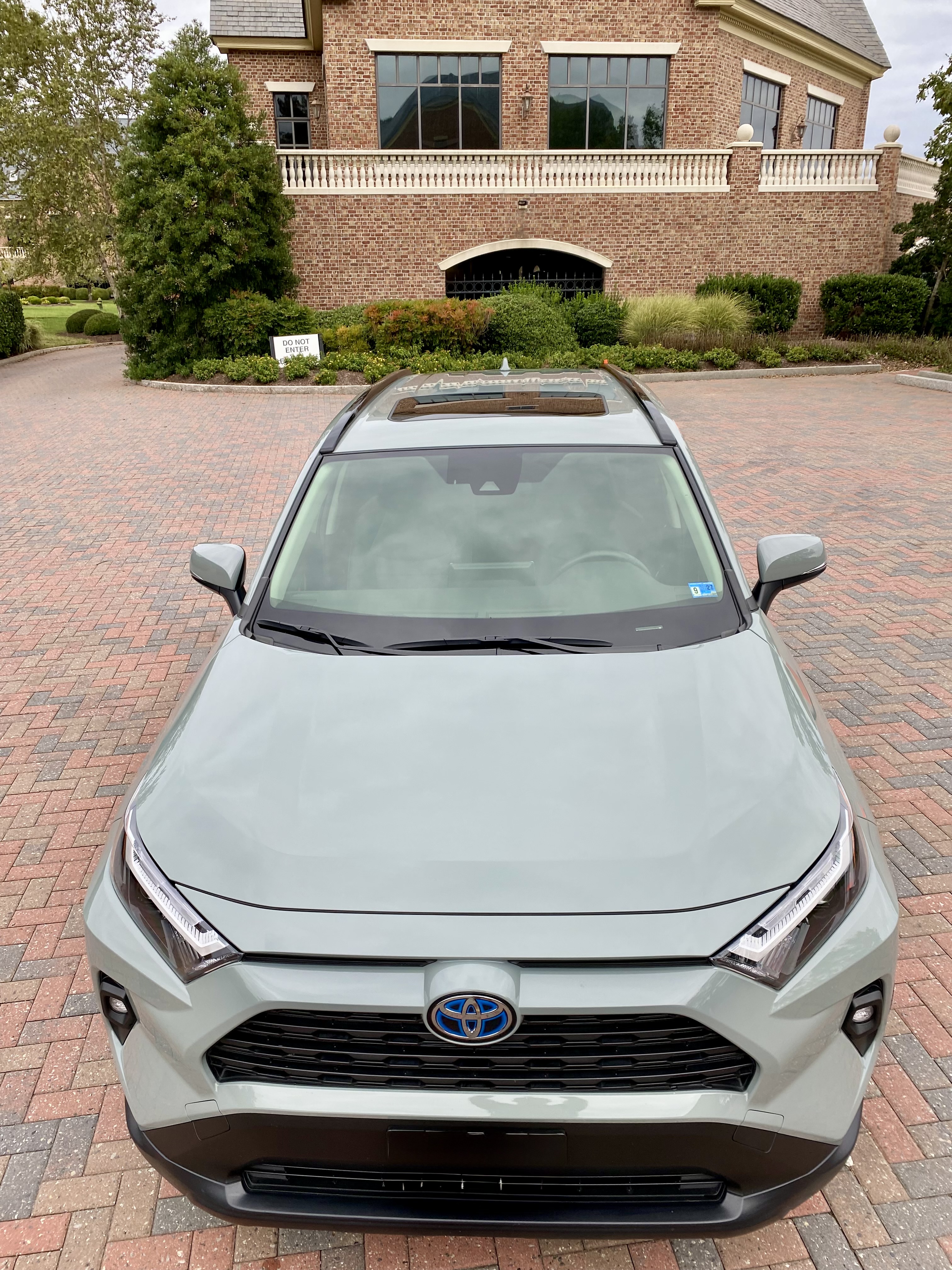Used 2023 Toyota RAV4 XLE Premium AWD/4WD image 9