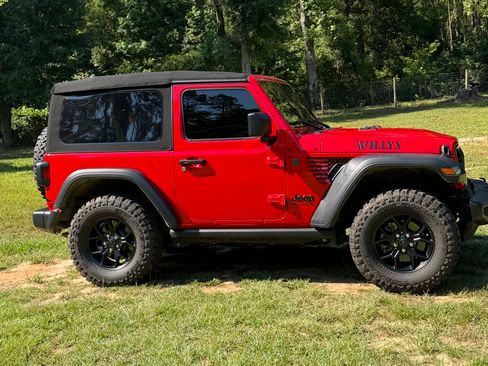 Used 2024 Jeep Wrangler Sport AWD/4WD image 2