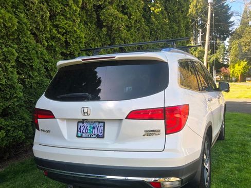 Used 2017 Honda Pilot Touring image 2