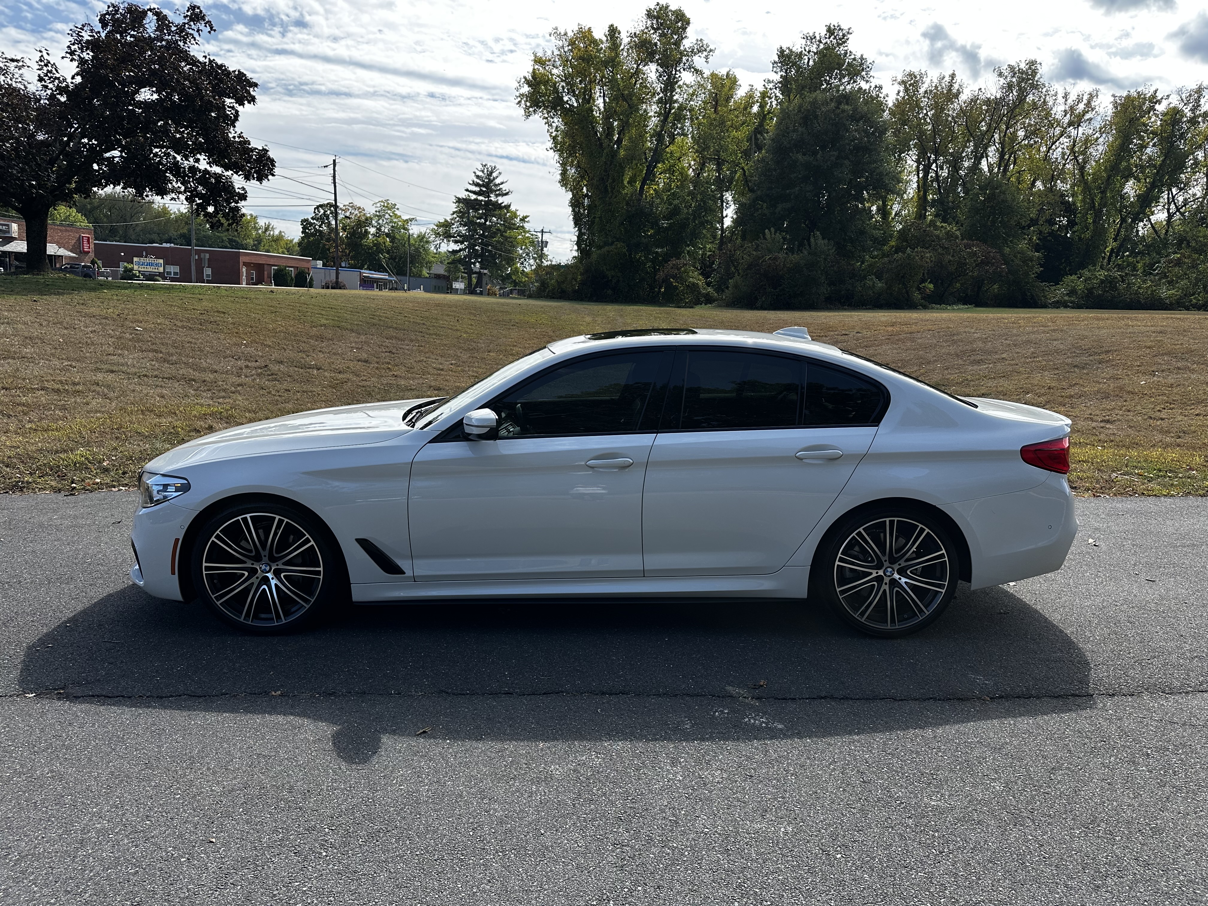 Used 2020 BMW 540i w/ M Sport Package RWD image 11