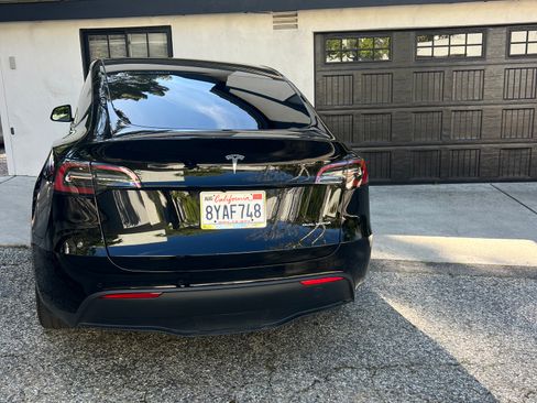 Used 2021 Tesla Model Y Long Range image 15