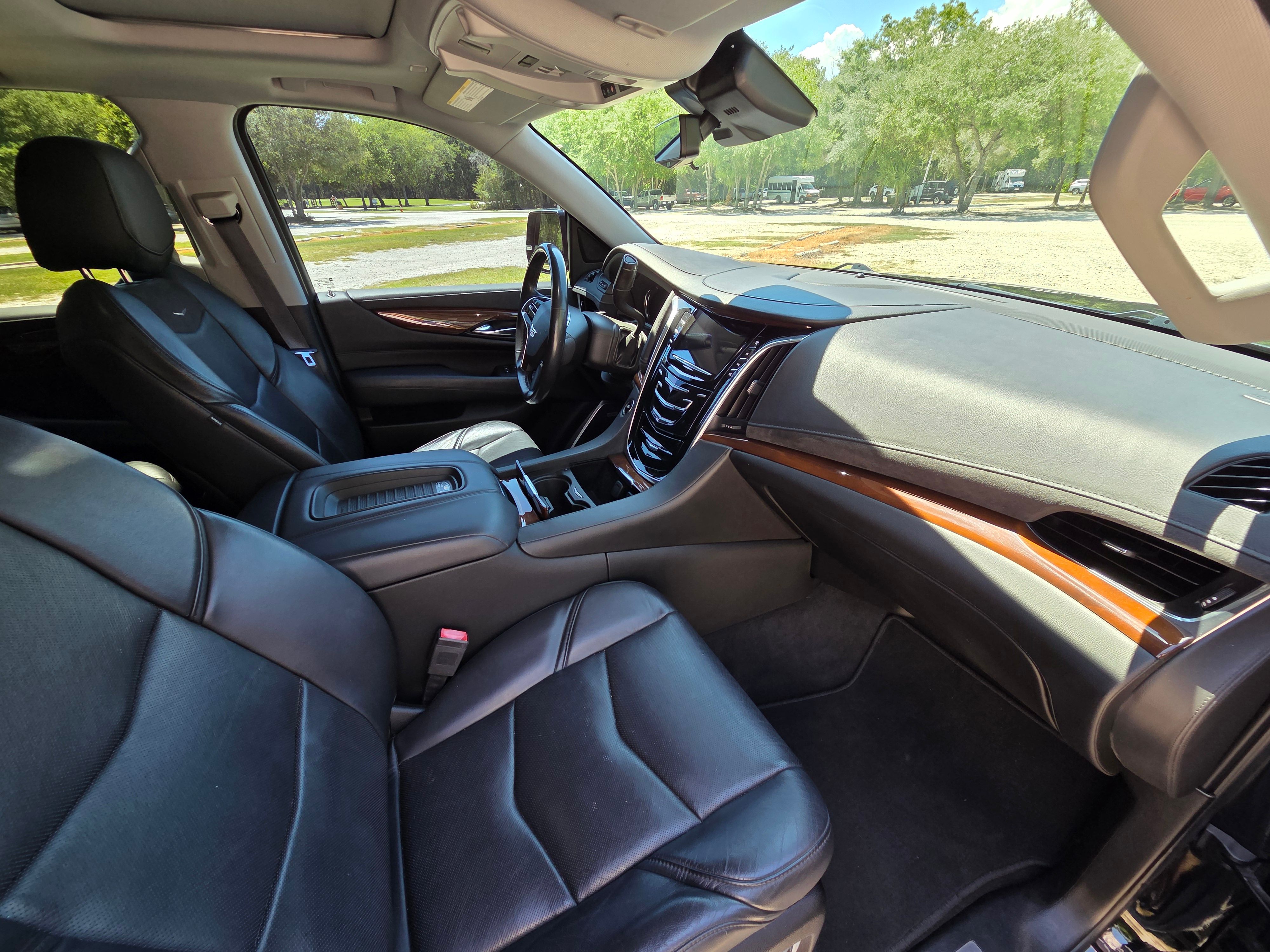 Used 2020 Cadillac Escalade Luxury w/ Escalade Sport Edition RWD image 11