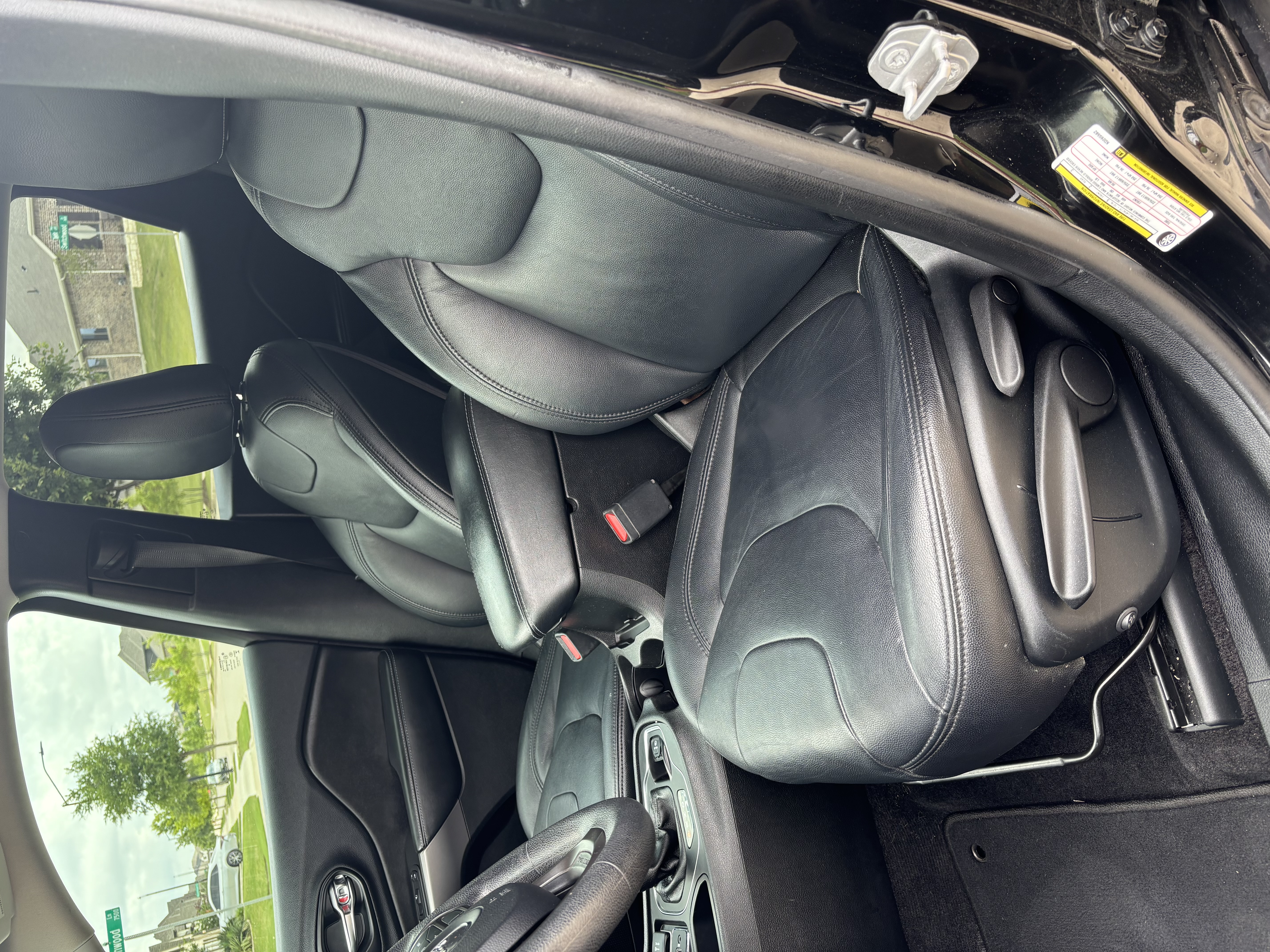Used 2019 Jeep Cherokee Latitude w/ Popular Appearance Group FWD image 11