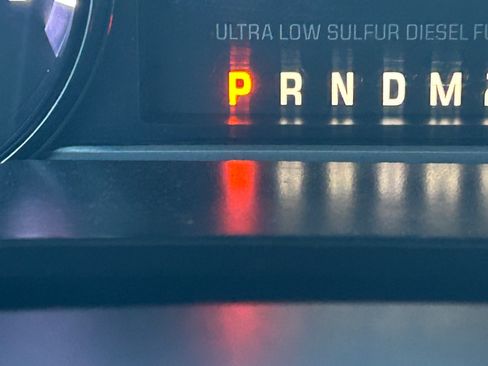 Used 2015 Ford F250 Lariat w/ Lariat Chrome Package image 11