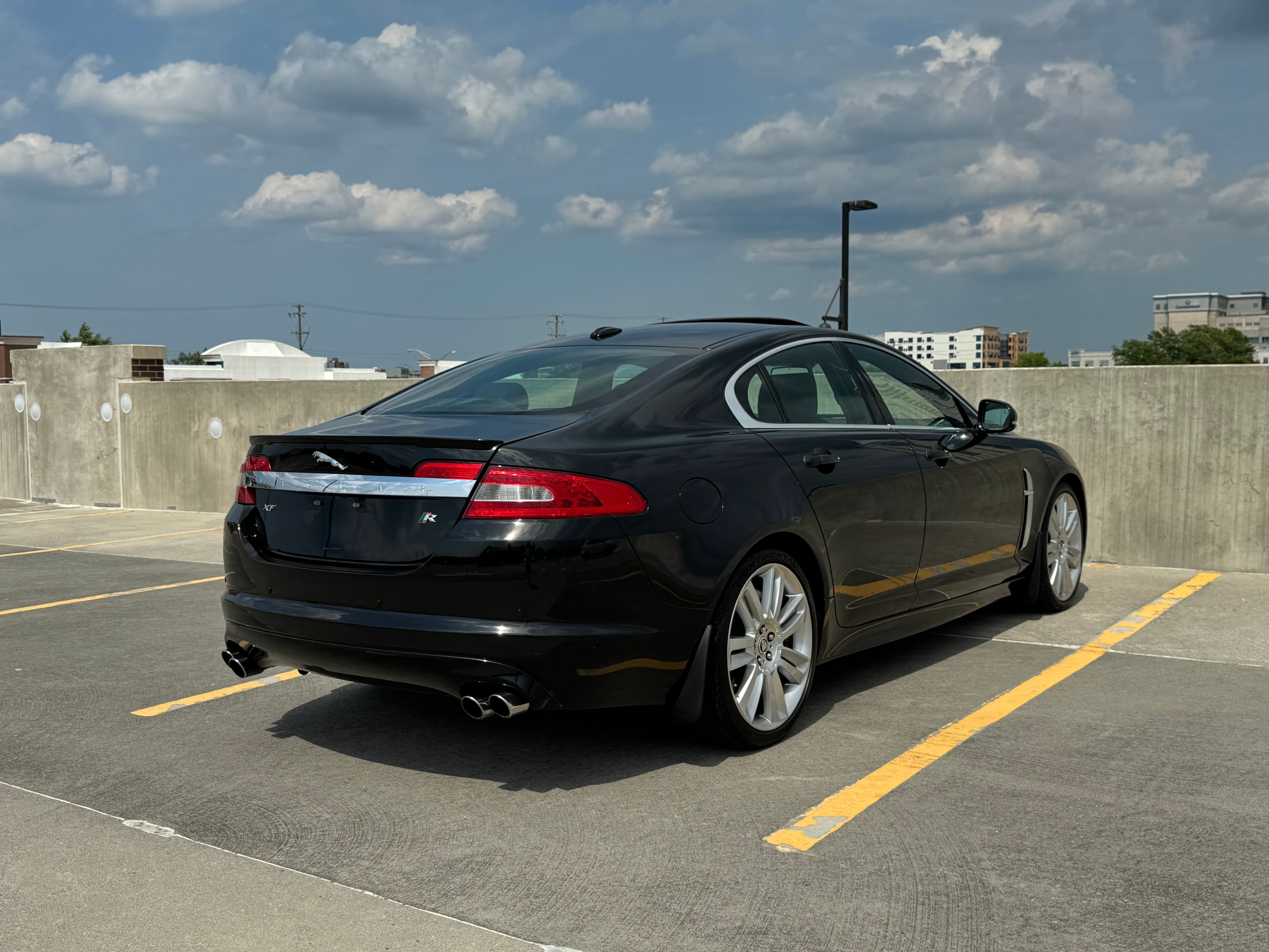 Used 2010 Jaguar XF R RWD image 5