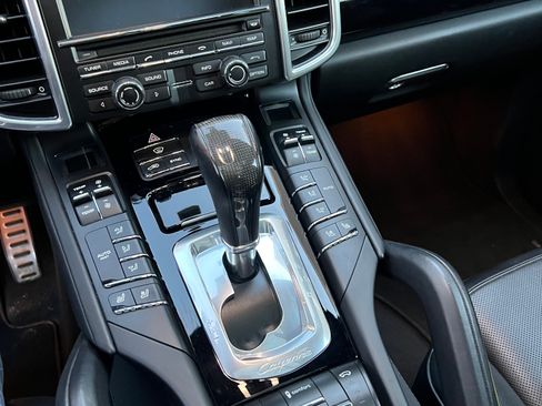 Used 2014 Porsche Cayenne Turbo S image 10