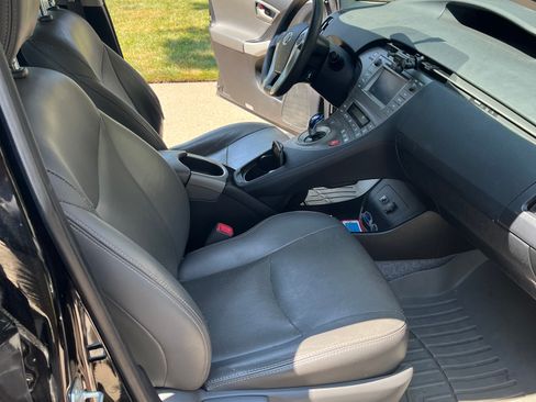 Used 2013 Toyota Prius Two FWD image 9