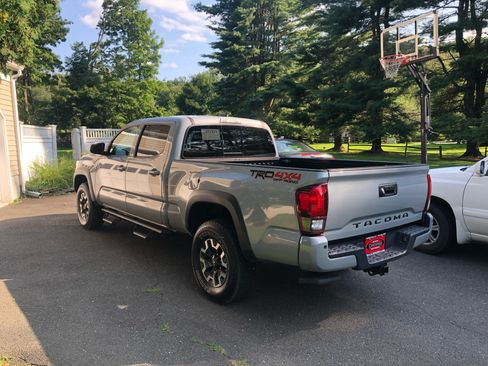 Used 2018 Toyota Tacoma TRD Off-Road w/ TRD Premium Off Road Package image 6