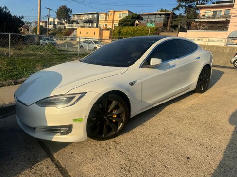 Used 2016 Tesla Model S 90D image 7