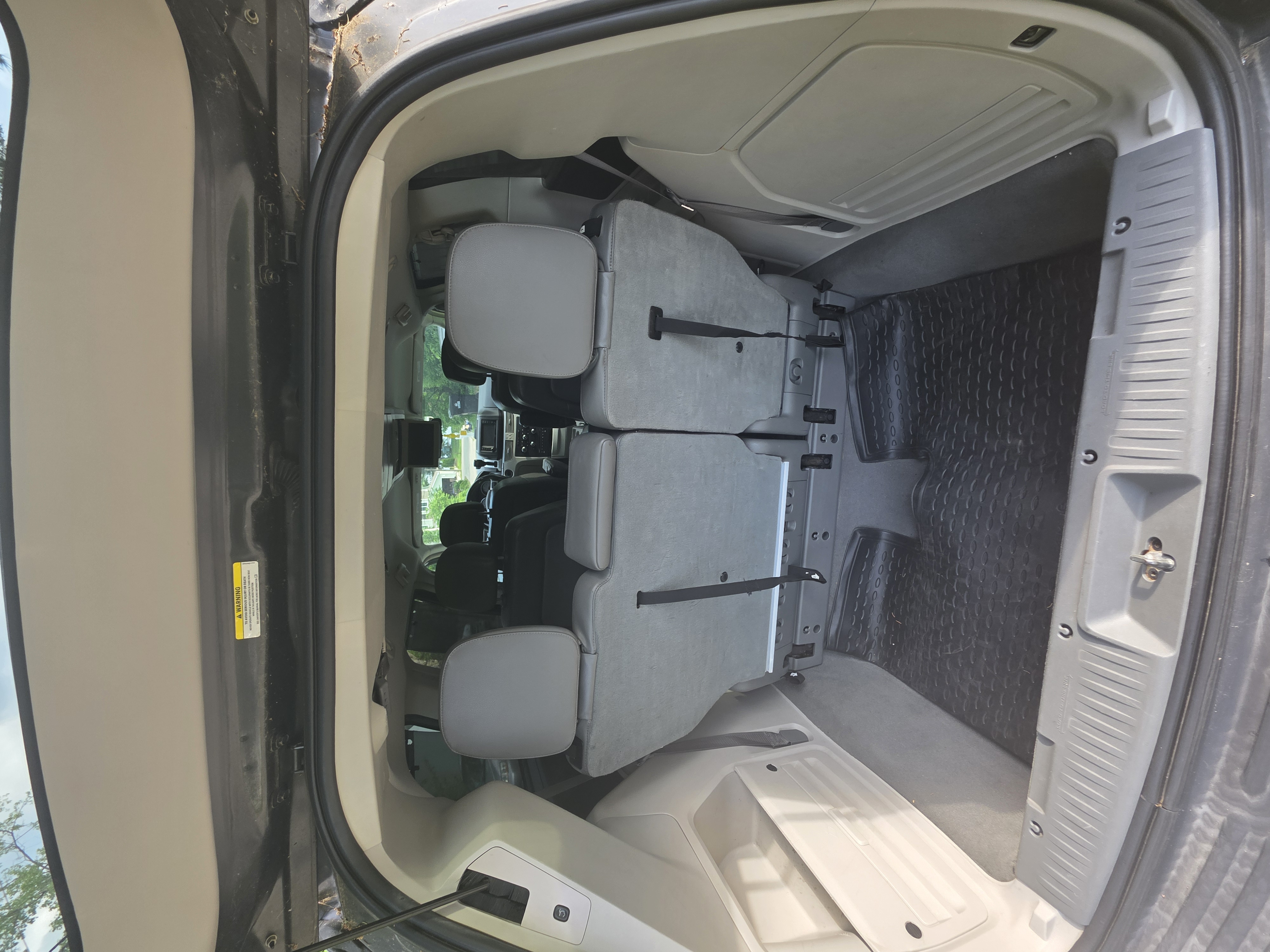 Used 2012 Volkswagen Routan SE FWD image 13