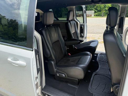 Used 2019 Dodge Grand Caravan SXT FWD image 5