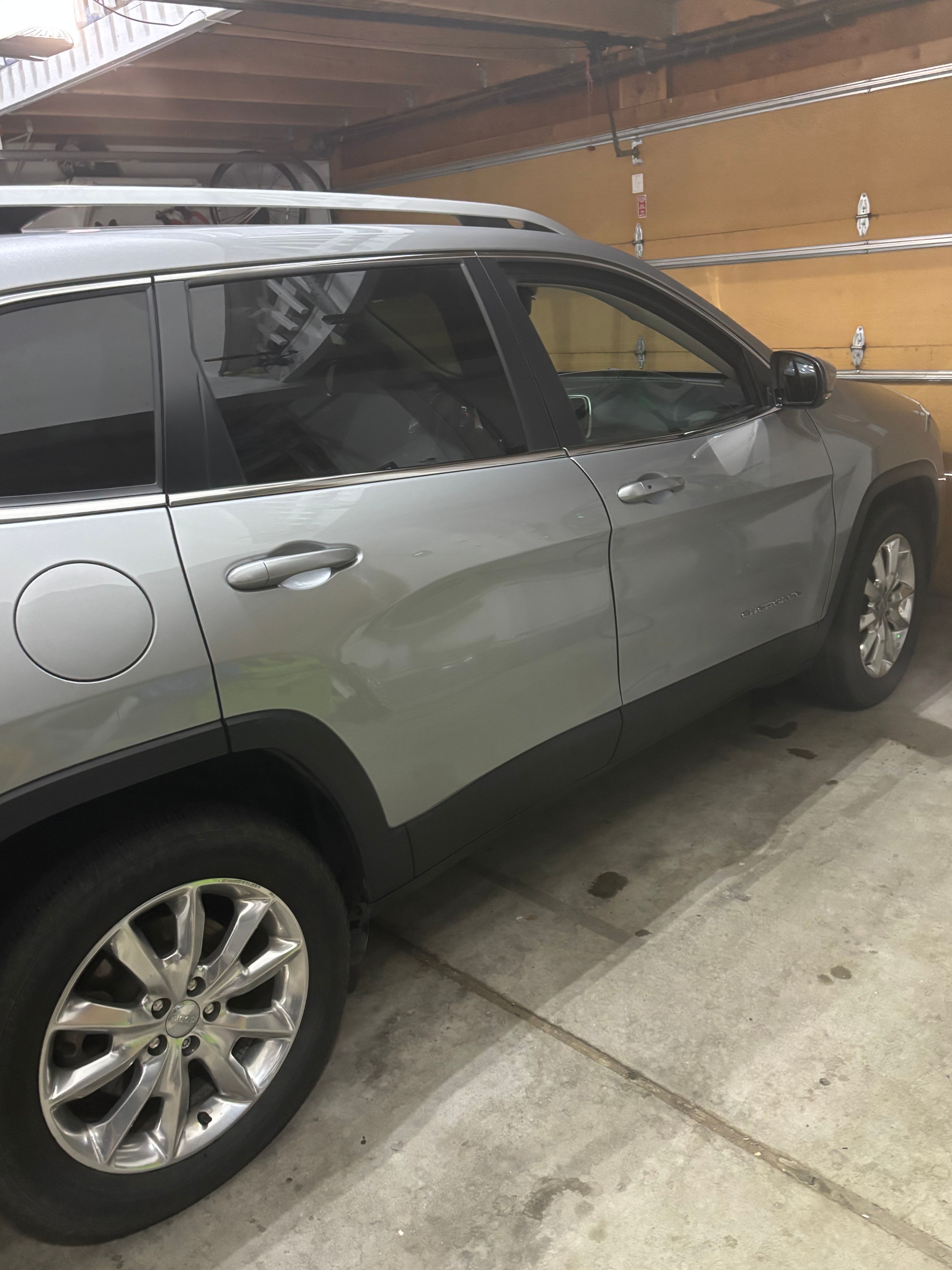 Used 2016 Jeep Cherokee Limited AWD/4WD image 18
