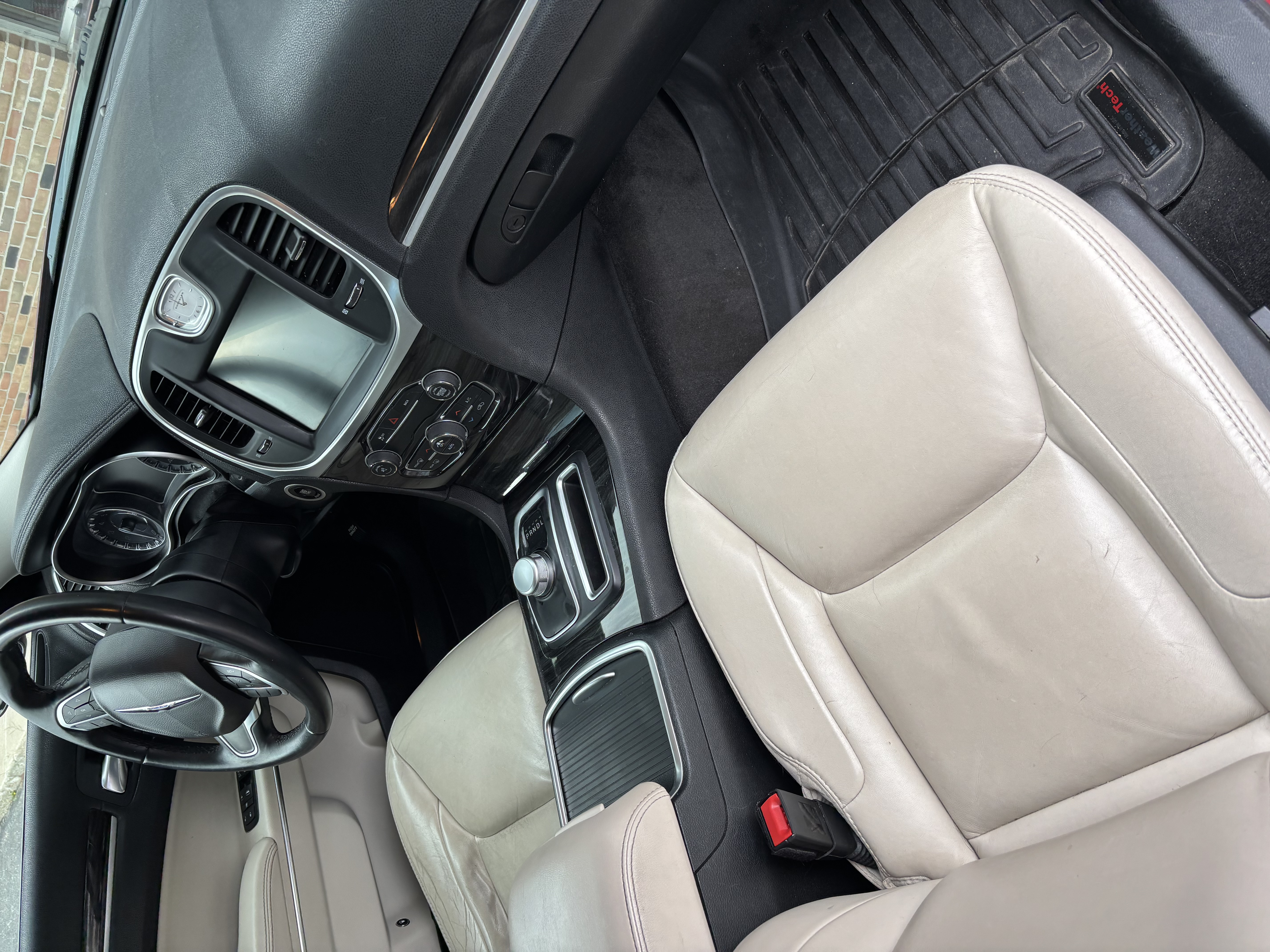 Used 2016 Chrysler 300 Limited RWD image 10