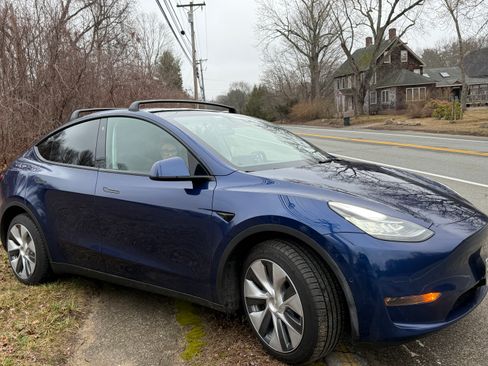 Used 2022 Tesla Model Y Long Range image 2