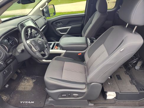 Used 2024 Nissan Titan SV w/ SV Utility Package image 5