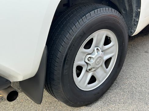 Used 2014 Toyota Tundra SR image 10