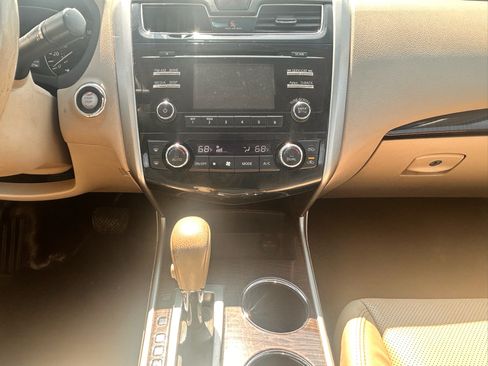 Used 2015 Nissan Altima 2.5 SL w/ Moonroof Package FWD image 12