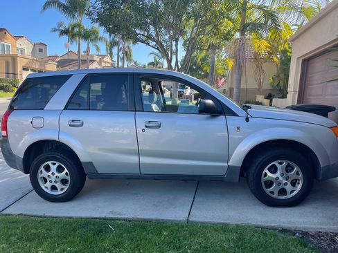 Used 2004 Saturn Vue 2WD V6 image 2