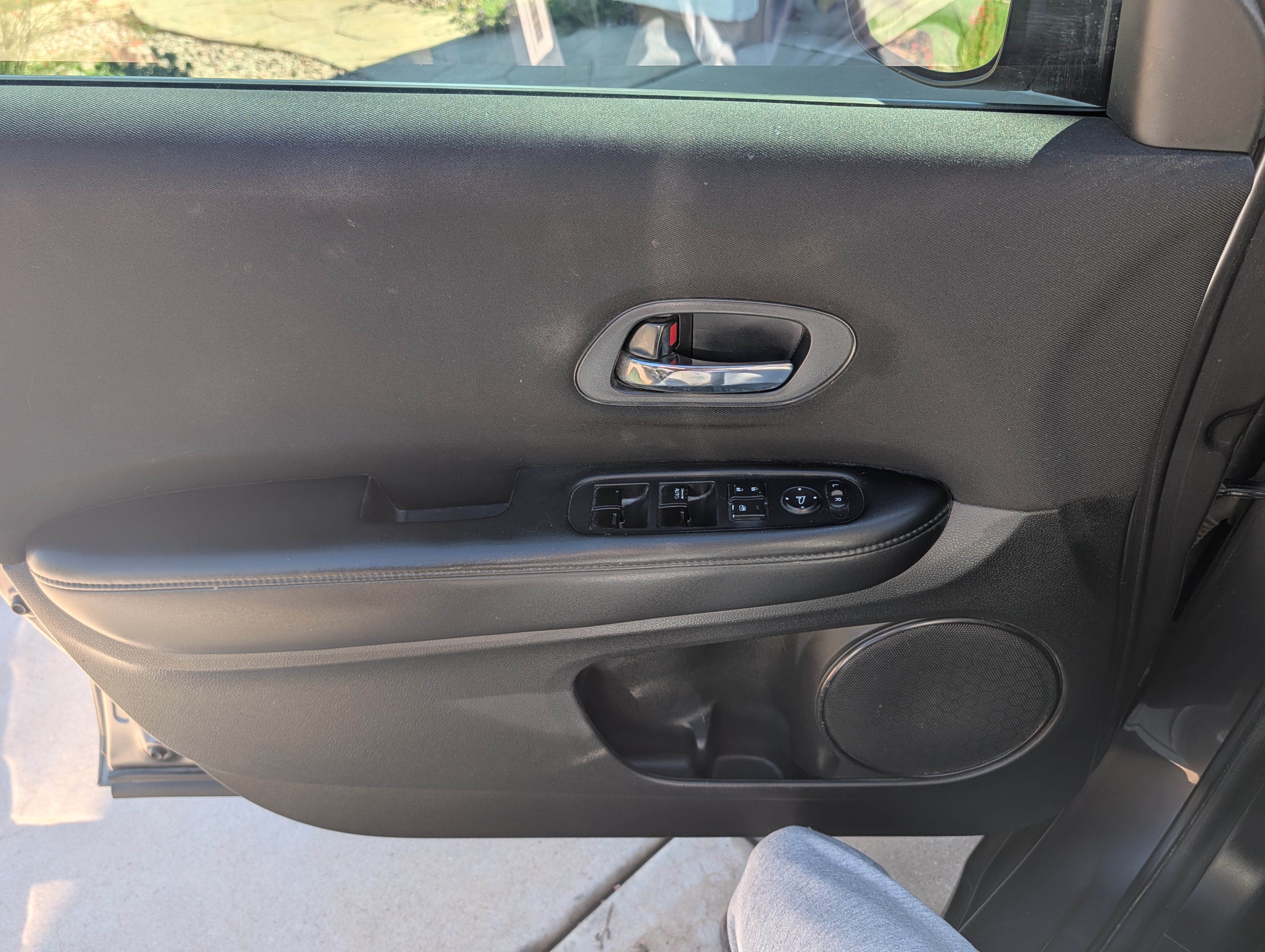 Used 2017 Honda HR-V LX image 12
