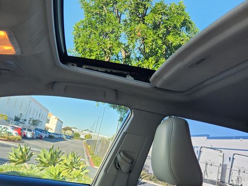 Used 2013 Toyota Camry XLE w/ Leather Pkg image 10