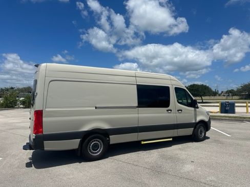Used 2022 Mercedes-Benz Sprinter 2500 image 6