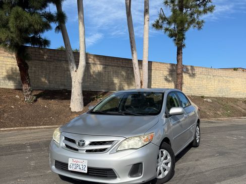 Used 2011 Toyota Corolla LE image 1