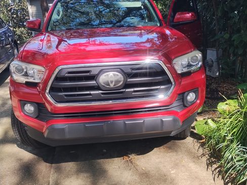 Used 2018 Toyota Tacoma SR5 image 4