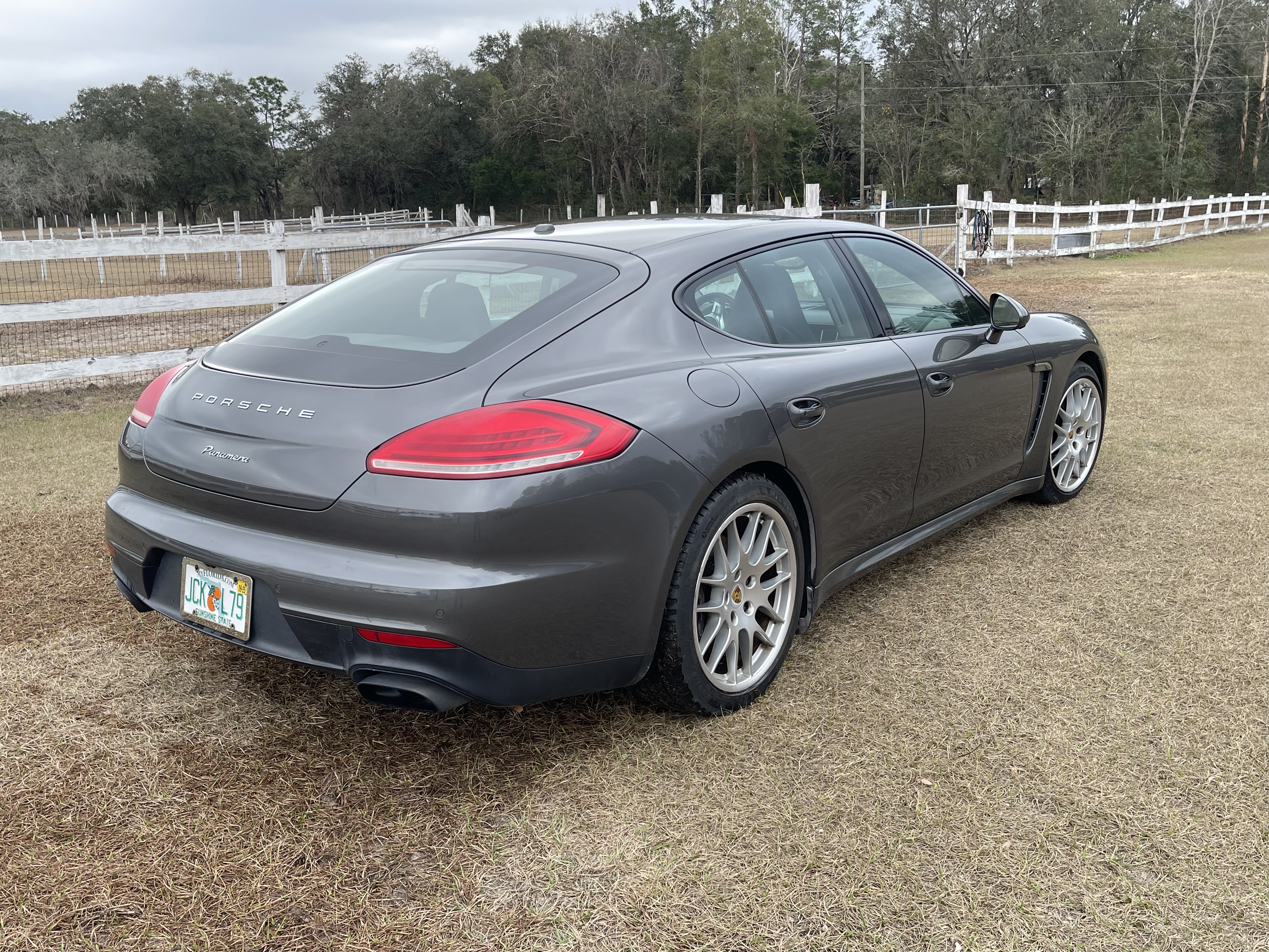 Used 2016 Porsche Panamera image 8