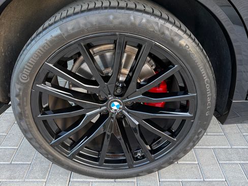 Used 2022 BMW X5 M50i w/ Executive Package image 9