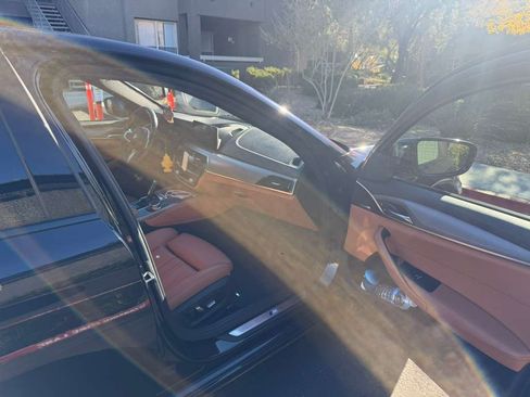 Used 2019 BMW 530e w/ M Sport Package image 11