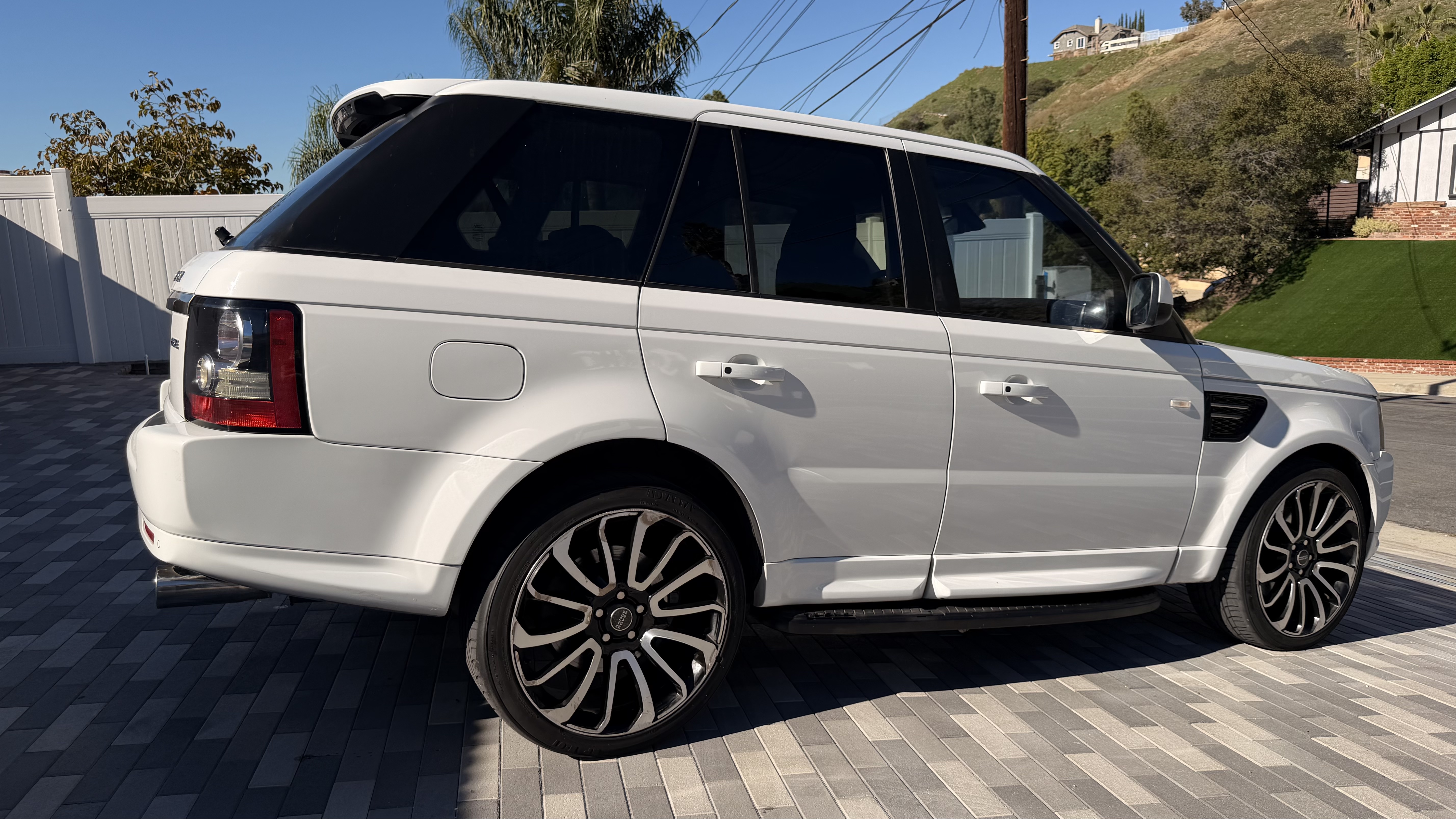 Used 2012 Land Rover Range Rover Sport HSE AWD/4WD image 27