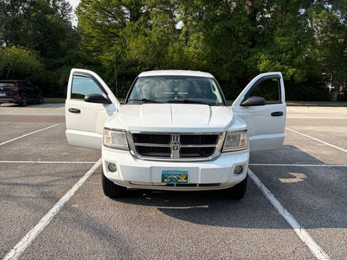 Used 2011 Dodge Dakota ST AWD/4WD image 4