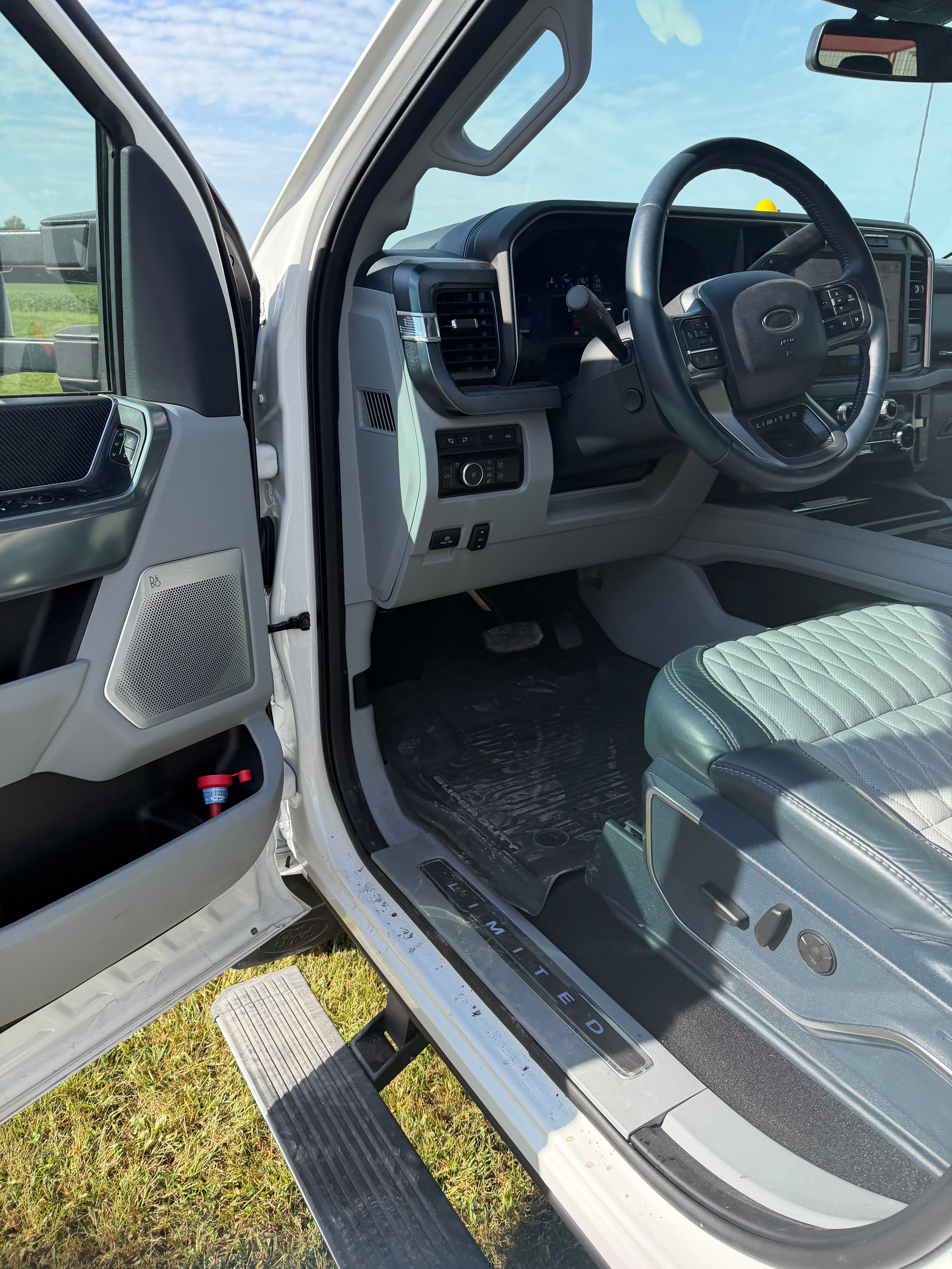Used 2024 Ford F350 Limited w/ FX4 Off-Road Package AWD/4WD image 5