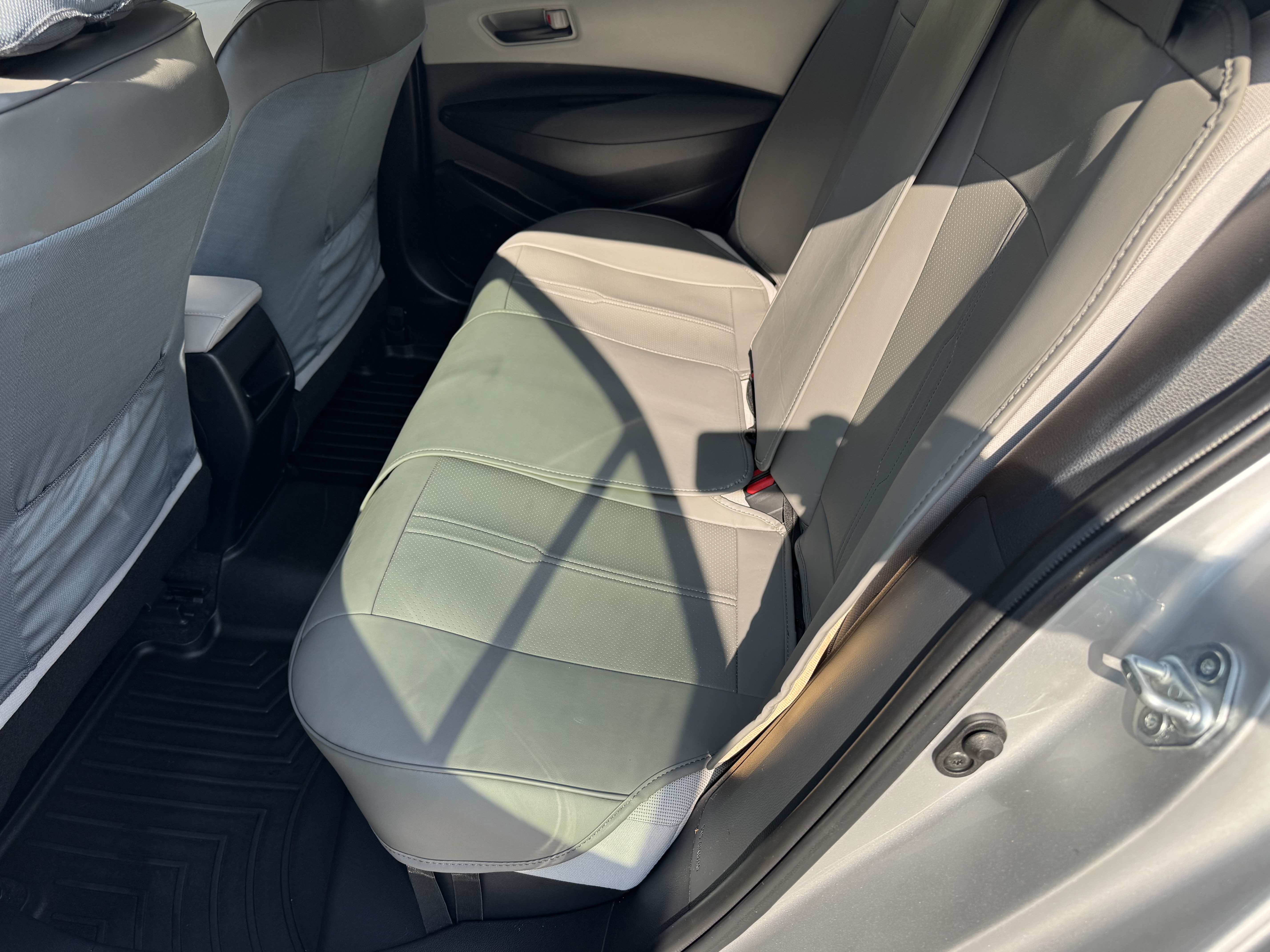 Used 2022 Toyota Corolla LE FWD image 11