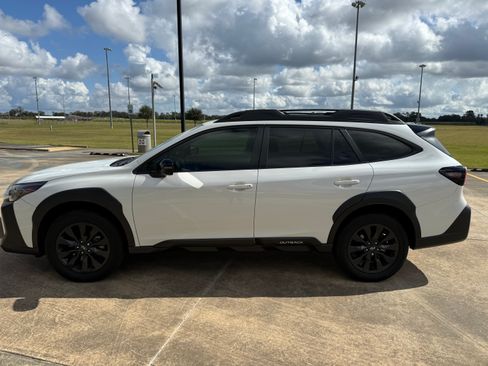 Used 2023 Subaru Outback Onyx Edition image 14