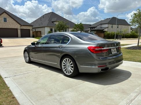 Used 2017 BMW 740i image 2