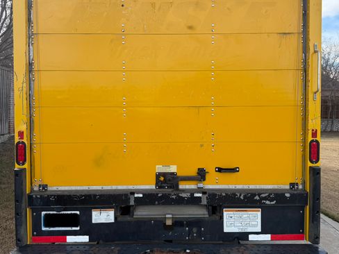 Used 2018 GMC Savana 3500 Extended w/ Driver Convenience Package image 11