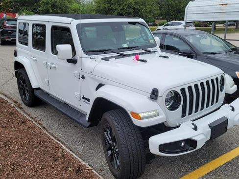 Used 2021 Jeep Wrangler Unlimited Sahara image 5