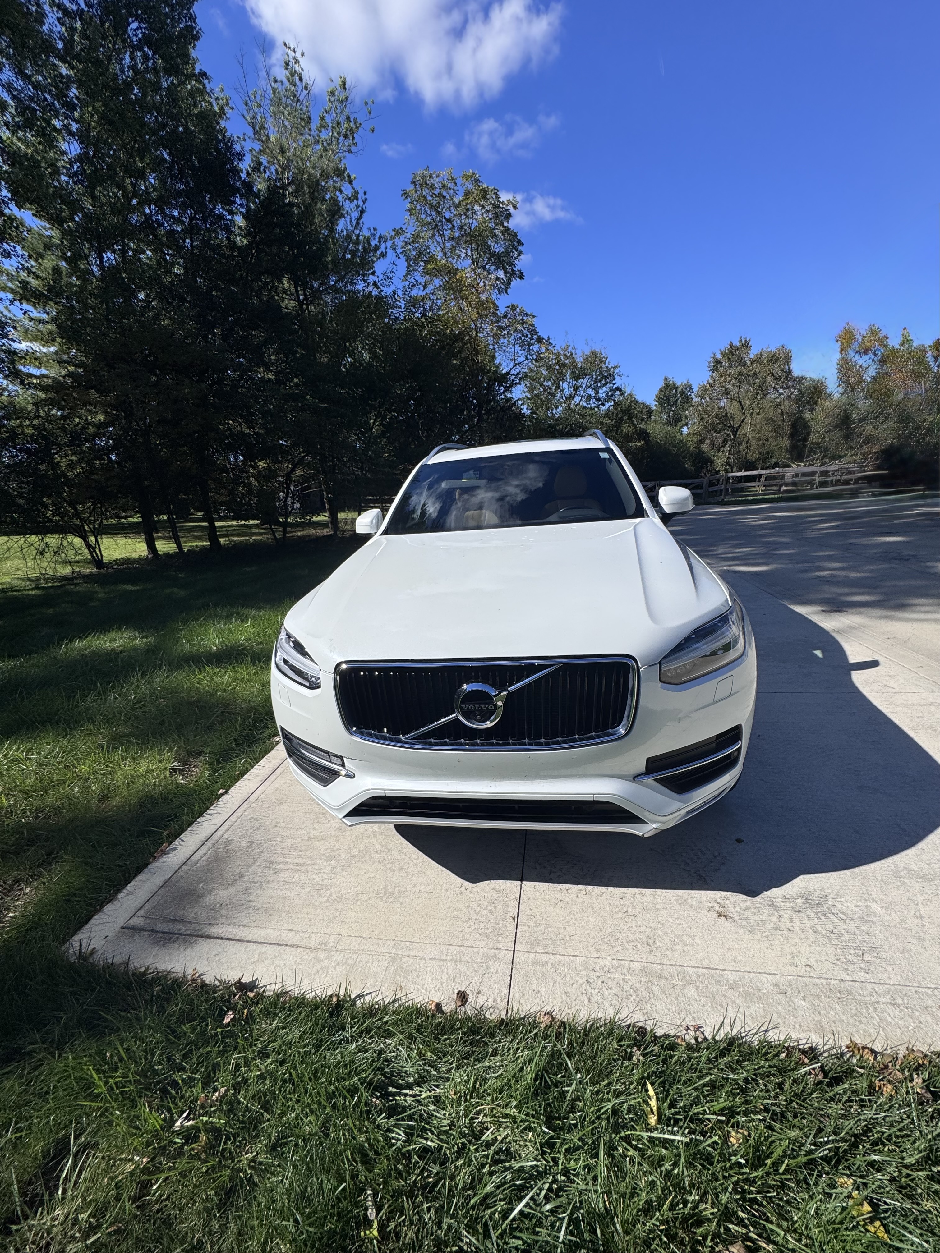 Used 2017 Volvo XC90 T6 Momentum w/ Vision Package AWD/4WD image 14