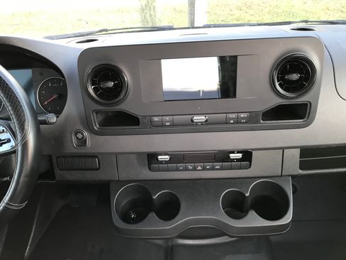 Used 2022 Mercedes-Benz Sprinter 2500 image 13