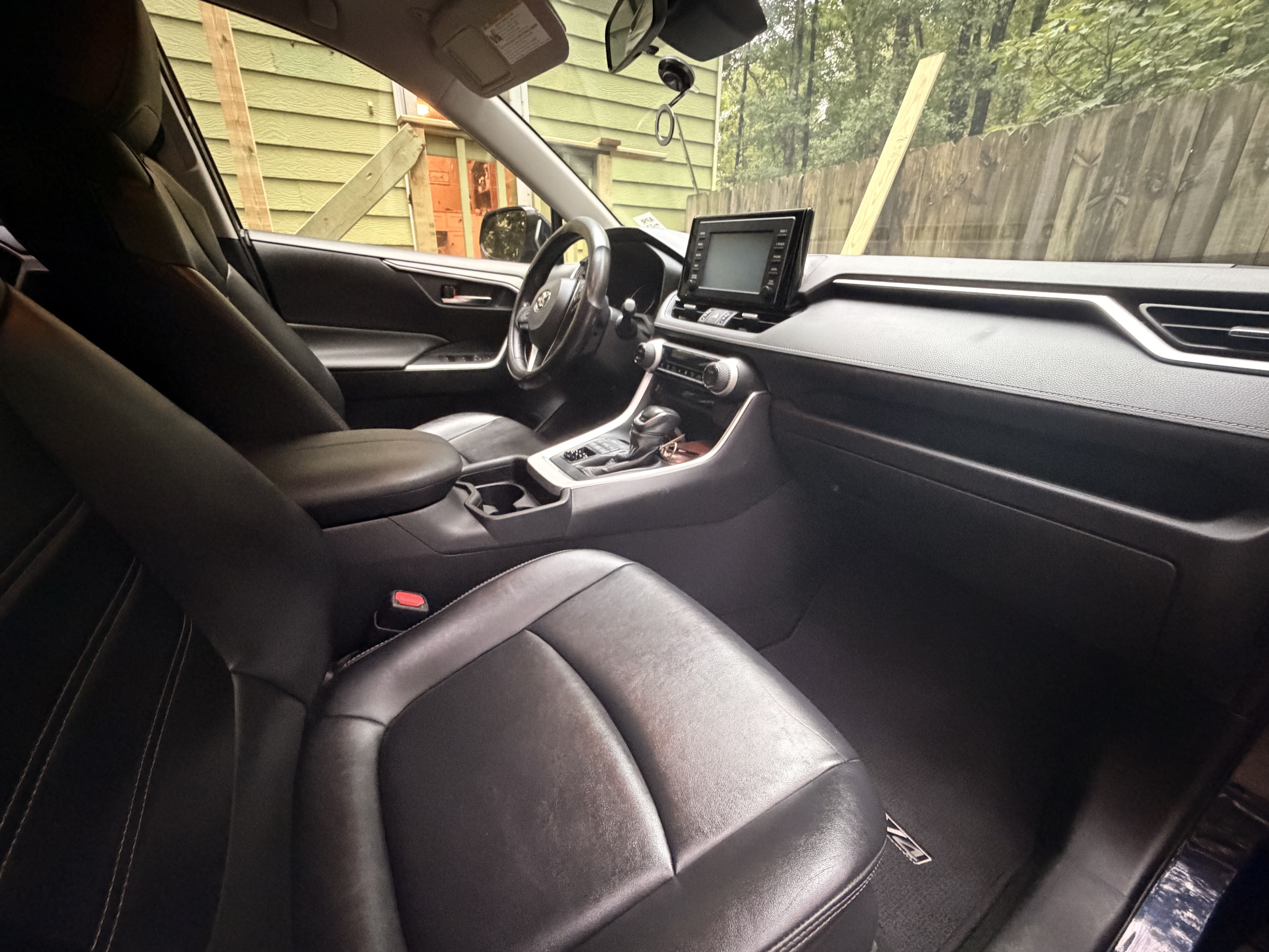 Used 2019 Toyota RAV4 XLE Premium AWD/4WD image 5