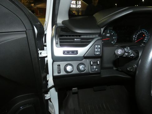 Used 2019 Chevrolet Suburban Premier w/ Premier Plus Edition image 20