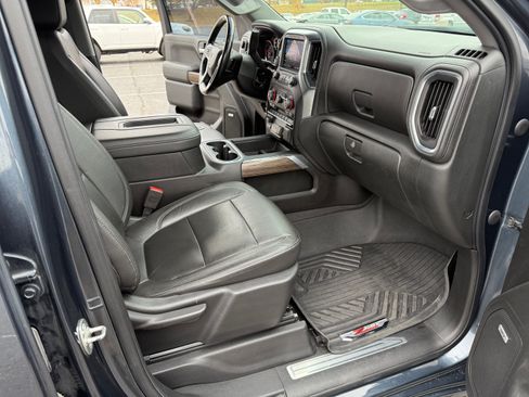 Used 2020 Chevrolet Silverado 1500 LT Trail Boss image 2