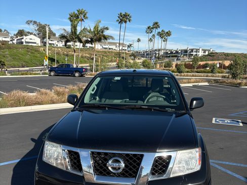 Used 2016 Nissan Frontier SV image 6