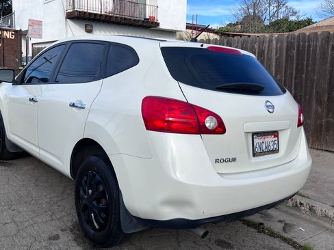 Used 2010 Nissan Rogue S image 2