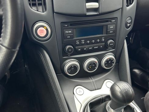 Used 2017 Nissan 370Z Coupe RWD image 9