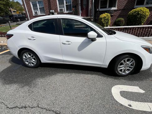 Used 2018 Toyota Yaris iA FWD image 5
